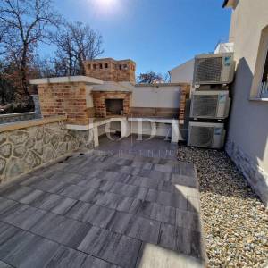 Apartman s pogledom na more i okućnicom, Njivice - otok Krk