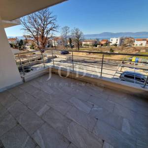 Apartman s pogledom na more i okućnicom, Njivice - otok Krk