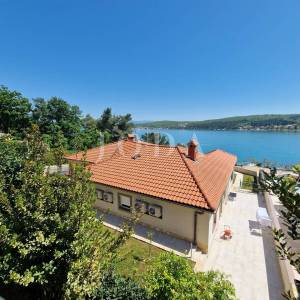 Apartman s pogledom na more 60 m od plaže