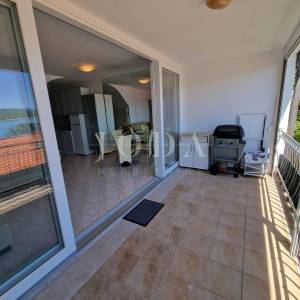 Apartman s pogledom na more 60 m od plaže