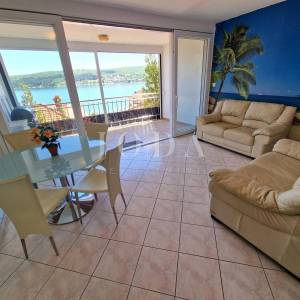 Apartman s pogledom na more 60 m od plaže