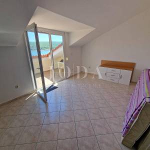 Apartman s pogledom na more 60 m od plaže