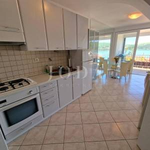 Apartman s pogledom na more 60 m od plaže