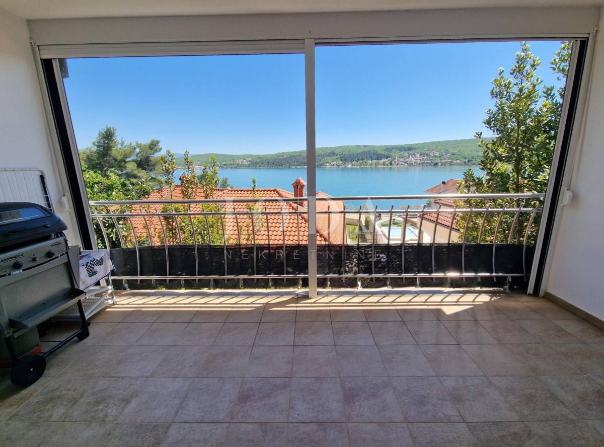 Apartman s pogledom na more 60 m od plaže