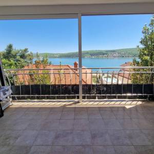 Apartman s pogledom na more 60 m od plaže
