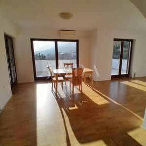 Apartman sa bazenom