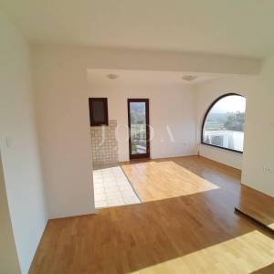 Apartman sa bazenom