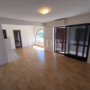 Apartman sa bazenom