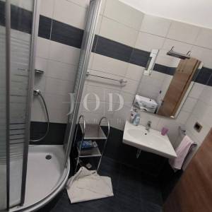Apartman sa parkingom na samom moru