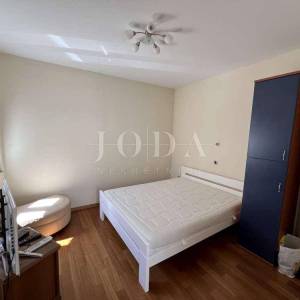 Apartman sa parkingom na samom moru