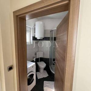 Apartman sa parkingom na samom moru