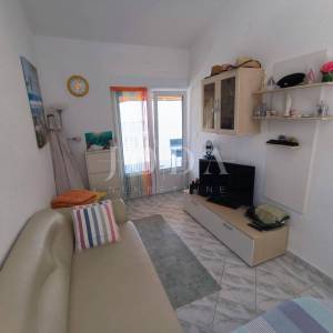 Apartman sa terasom, parkingom i okućnicom