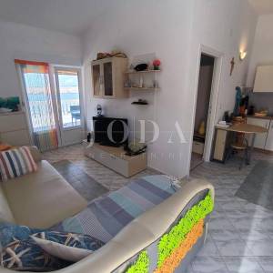 Apartman sa terasom, parkingom i okućnicom