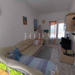 Apartman sa terasom, parkingom i okućnicom