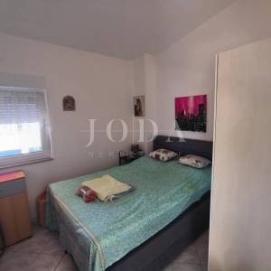 Apartman sa terasom, parkingom i okućnicom