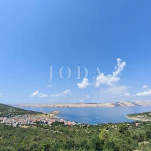 Apartman sa terasom, parkingom i okućnicom