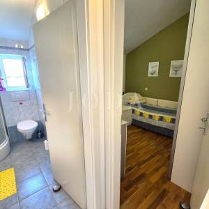 Apartman u drugom redu s otvorenim pogledom