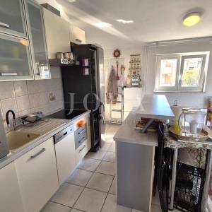 Apartman u drugom redu s otvorenim pogledom