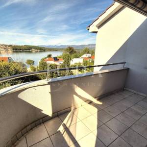 Apartman u drugom redu s otvorenim pogledom