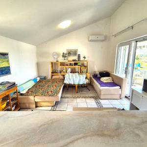 Apartman u drugom redu s otvorenim pogledom