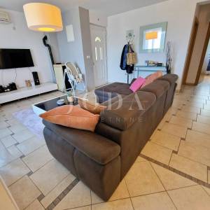Apartman u prizemlju s pogledom na more