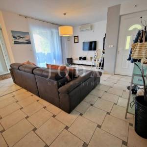 Apartman u prizemlju s pogledom na more