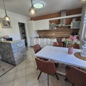 Apartman u prizemlju s pogledom na more