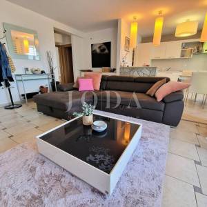 Apartman u prizemlju s pogledom na more
