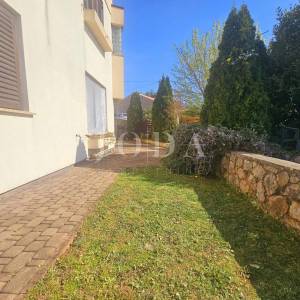 Apartman u prizemlju s velikom okućnicom