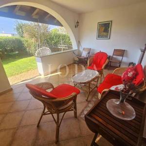 Apartman u prizemlju s velikom okućnicom