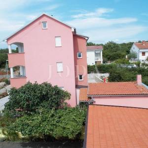 Apartmanska kuća sa šest opremljenih apartmana