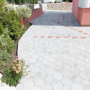 Apartmanska kuća sa šest opremljenih apartmana