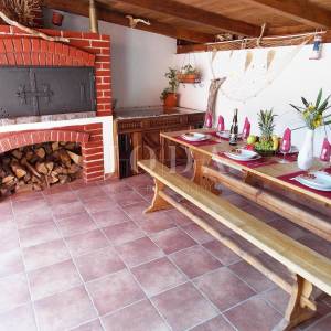 Apartmanska kuća sa šest opremljenih apartmana