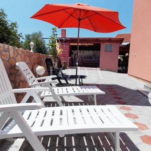 Apartmanska kuća sa šest opremljenih apartmana
