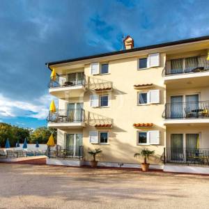 Apartmanska vila sa 6 apartmana s pogledom na more
