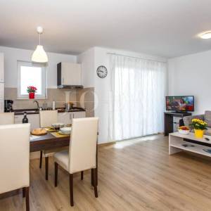 Apartmanska vila sa 6 apartmana s pogledom na more