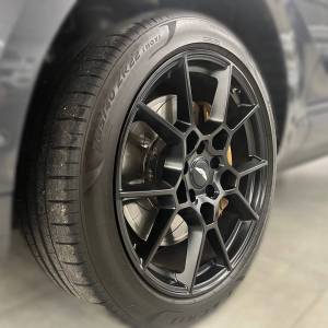 Aston Martin DBX AM8 550PS