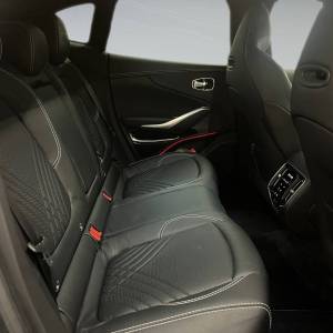 Aston Martin DBX AM8 550PS