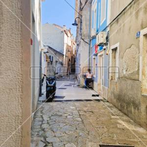 Atraktivan poslovni prostor u centru Malog Lošinja, nedaleko od mora