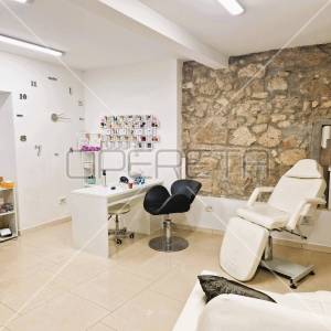 Atraktivan poslovni prostor u centru Malog Lošinja, nedaleko od mora