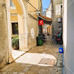 Atraktivan poslovni prostor u centru Malog Lošinja, nedaleko od mora