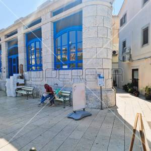 Atraktivan poslovni prostor u centru Malog Lošinja, nedaleko od mora