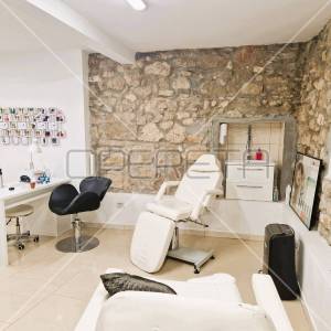 Atraktivan poslovni prostor u centru Malog Lošinja, nedaleko od mora