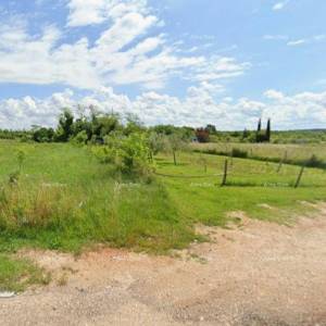 Atraktivno građevinsko zemljište za izgradnju stambene zgrade, Umag – 500 m od mora!