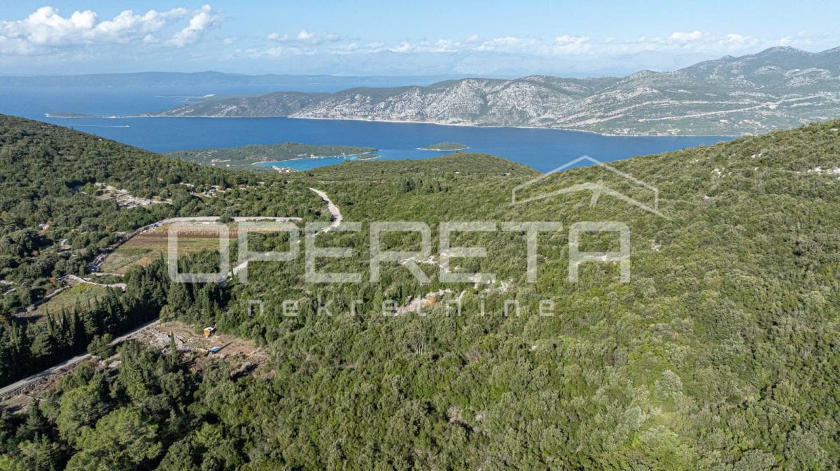 Atraktivno poljoprivredno zemljište 9400m2, nedaleko od mora, Pupnat, Korčula