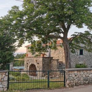 Autohtona kamena kuća s bazenom - otok Krk