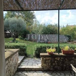 Autohtona kamena kuća s bazenom - otok Krk
