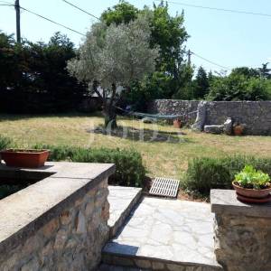 Autohtona kamena kuća s bazenom - otok Krk