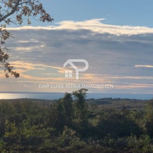 Bale građevinsko zemljište s pogledom na more i dozvolom