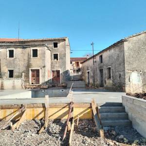 Barban, okolica, dvije kuće za adaptaciju sa bazenom